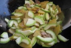 吃播吃角瓜,美味与趣味并存