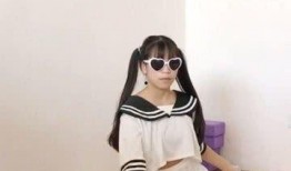 萝莉女孩吃瓜,萝莉女孩的甜蜜瓜果时光