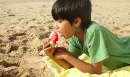 男孩吃瓜视频模板,男孩吃瓜视频，带你领略瓜界风采