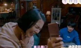 嫂子和弟弟吃瓜,家庭温馨瞬间曝光