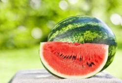 热天吃瓜好不,吃瓜解暑乐无边