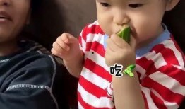 闺女吃瓜图片,闺女品尝夏日美味，甜蜜瞬间定格