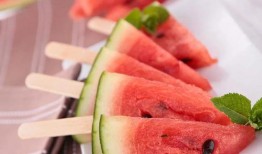 小孩吃瓜的危害,警惕这些潜在危害