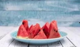 立秋云吃瓜,立秋云朵下的瓜香盛宴