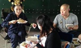 mm穿到民国吃瓜看戏,穿越时空的吃瓜看戏之旅