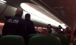 国际航班吃瓜,揭秘空中美食文化