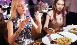 mm穿到民国吃瓜看戏,穿越时空的吃瓜看戏之旅