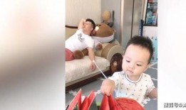 搞怪萌娃模拟吃瓜,搞笑瞬间萌翻众人