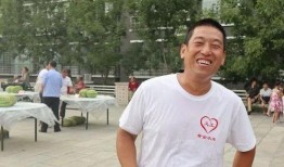 情侣吃瓜现场照片,甜蜜瞬间曝光！