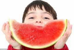小孩吃瓜上火吗