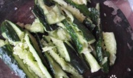 乳瓜吃凉拌教程,乳瓜凉拌，简单美味家常菜