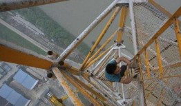 吃瓜吃到塔吊,塔吊上的“瓜田”盛景