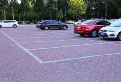 城市车位吃瓜视频,一窥现代都市停车难题