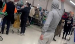 男子扒窗户吃瓜视频,这瓜吃出了新境界！