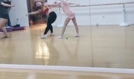 宝宝吃瓜跳舞视频,萌动全网引欢笑