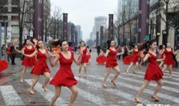 开学舞蹈吃瓜,吃瓜群众围观校园风采