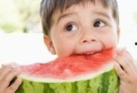 情侣头像小孩吃瓜,情侣头像中的小孩吃瓜趣事